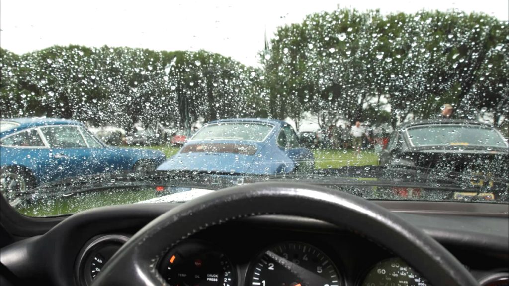 Ce greseli poti face atunci cand conduci pe timp de ploaie
