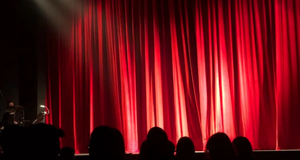 Cei mai cunoscuți actori de stand-up comedy din România