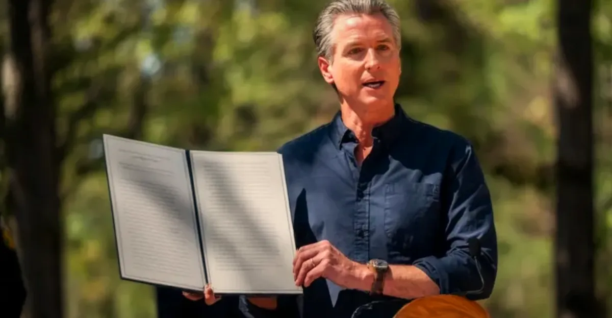 Gavin Newsom ironizează Trump: AI rămâne "inteligență artificială" în California