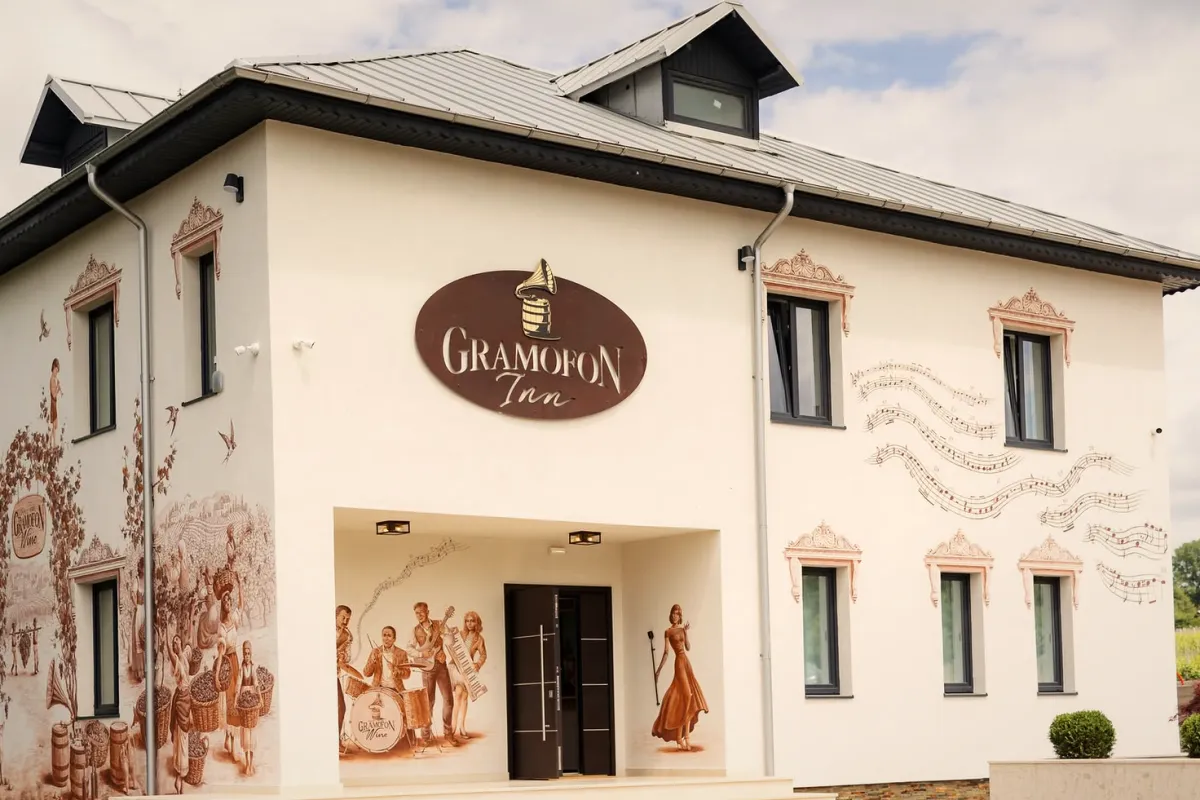 Gramofon Inn – un refugiu cu artă, relaxare și natură în inima Prahovei