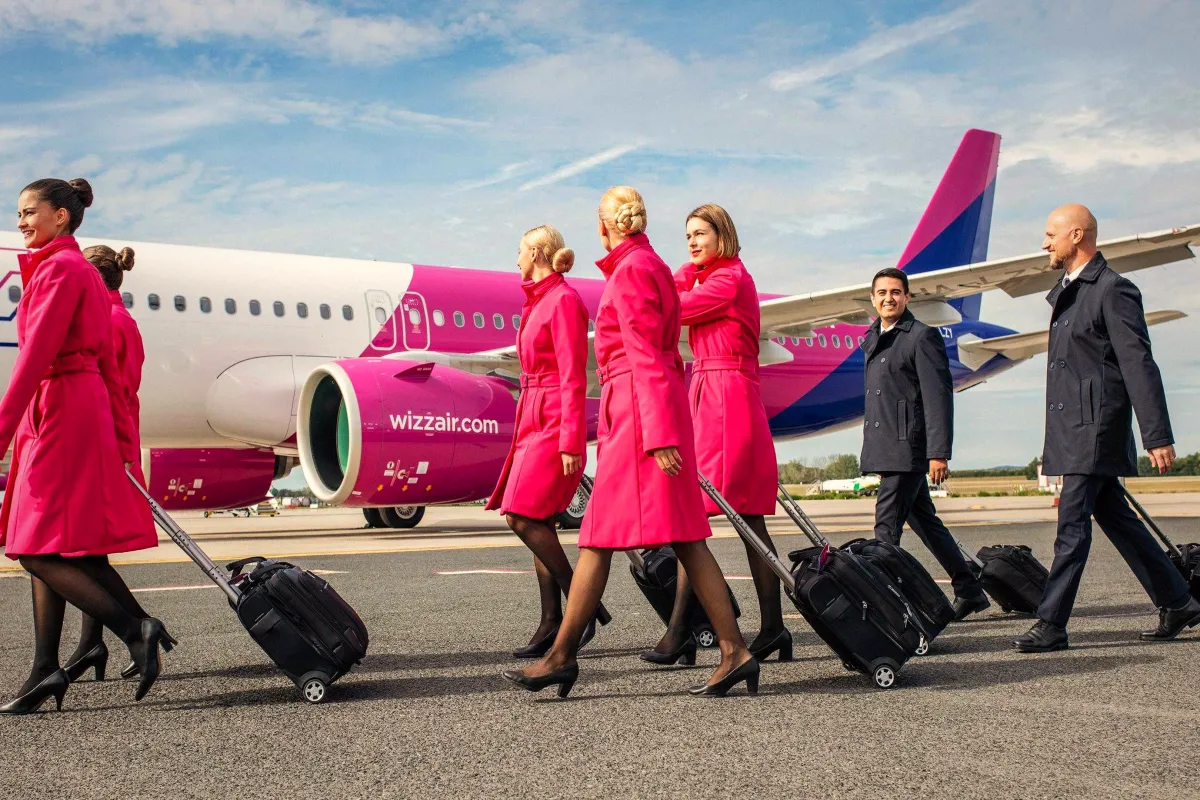 Wizz Air purta panglica roz pentru Pinktober